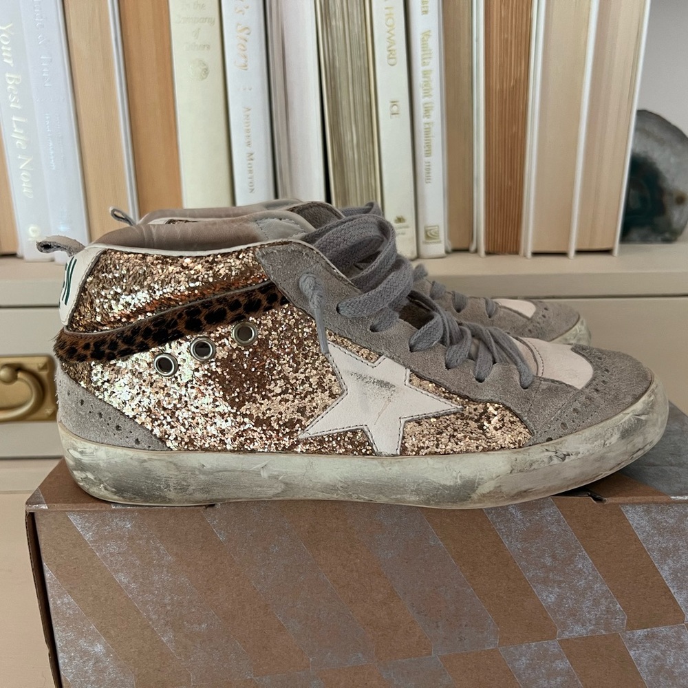 Unicorn mid star golden goose size 38. Very good condition.